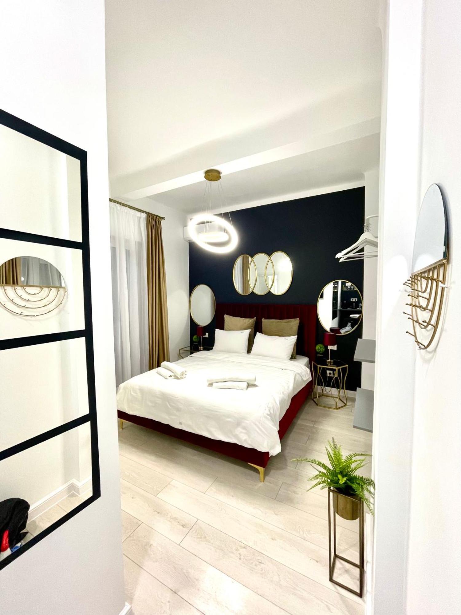 Metropole Apartments - Old City Boekarest Buitenkant foto