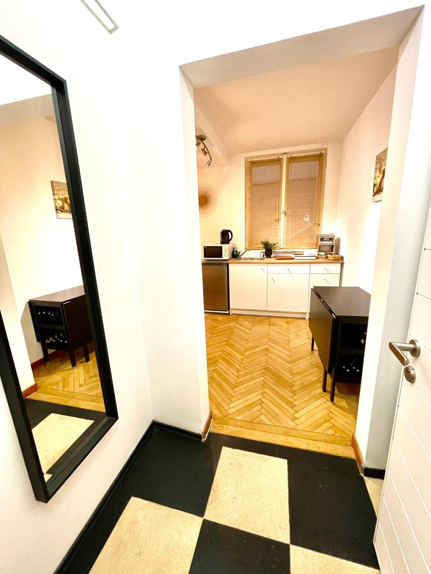 Metropole Apartments - Old City Boekarest Buitenkant foto