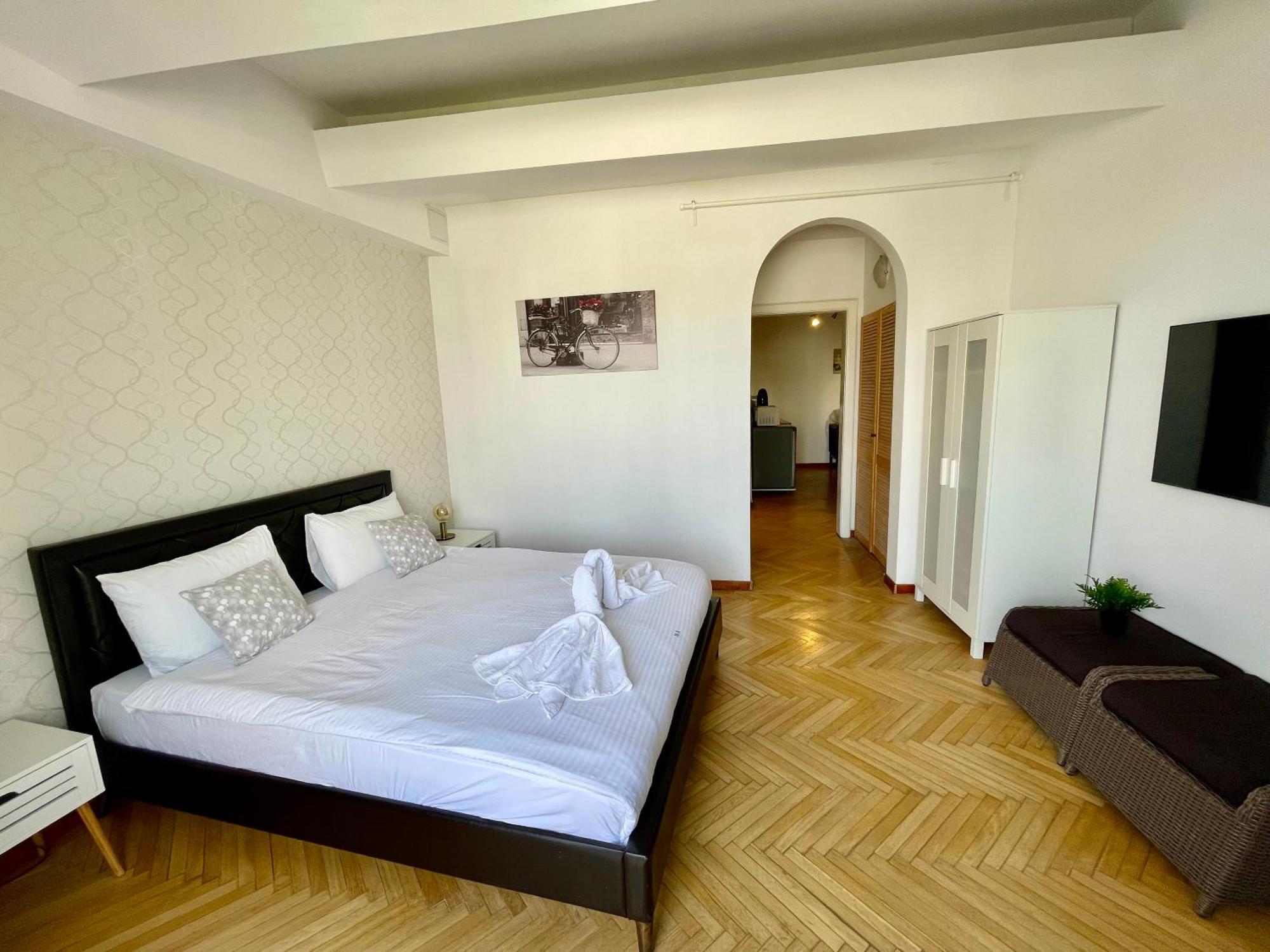Metropole Apartments - Old City Boekarest Buitenkant foto